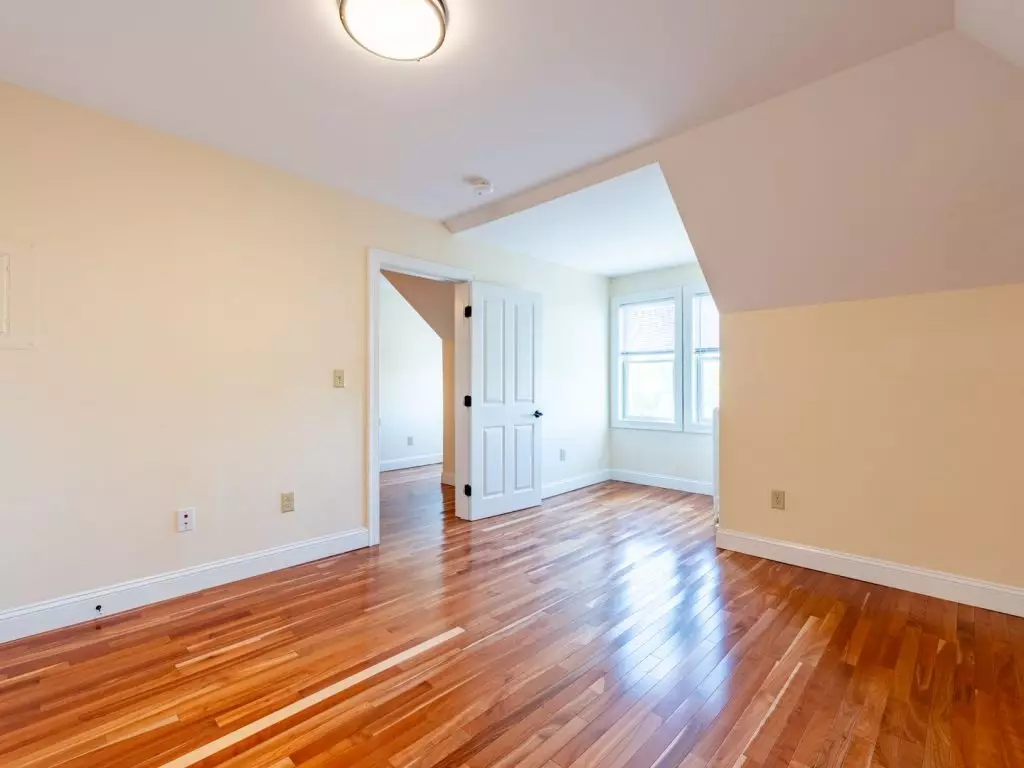100 North Winooski Ave D8, Burlington, VT | Large 1 Bedroom Apartment | Old North End | Parking & Gas Included | November 2026