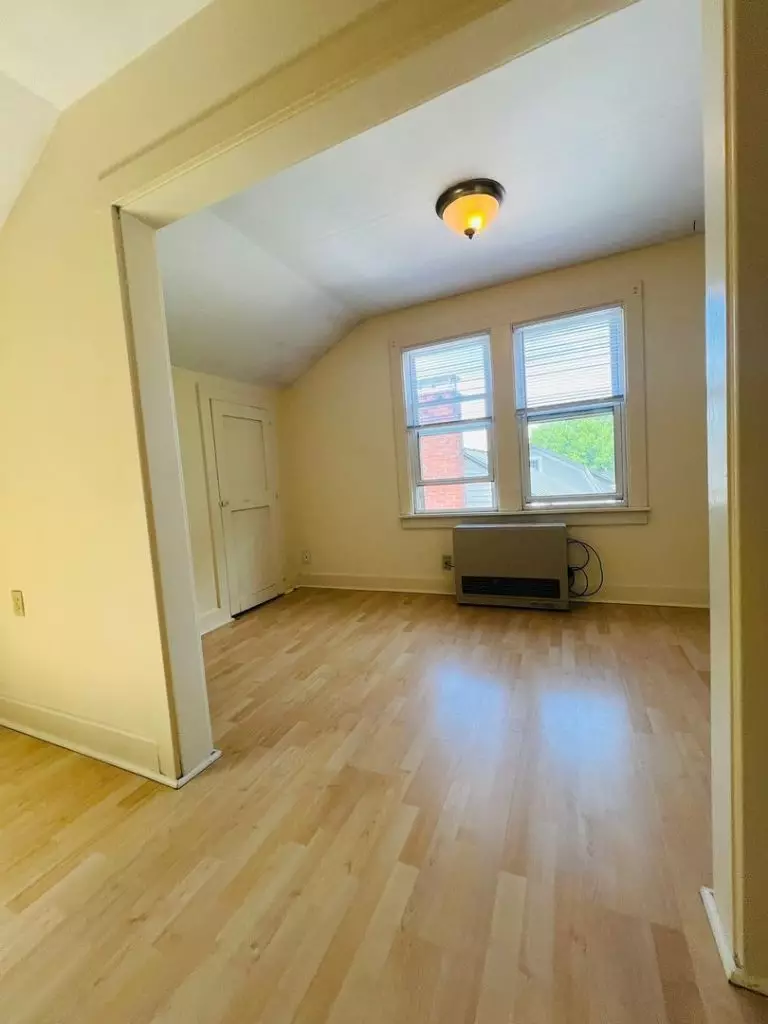 360-364 S Winooski Ave APT C – June 1st 2027
