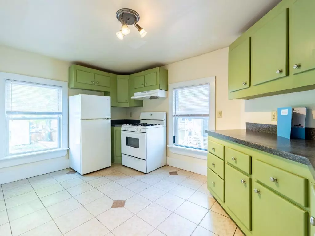 Studio Apartment in Old North End | Heat & Hot Water Included