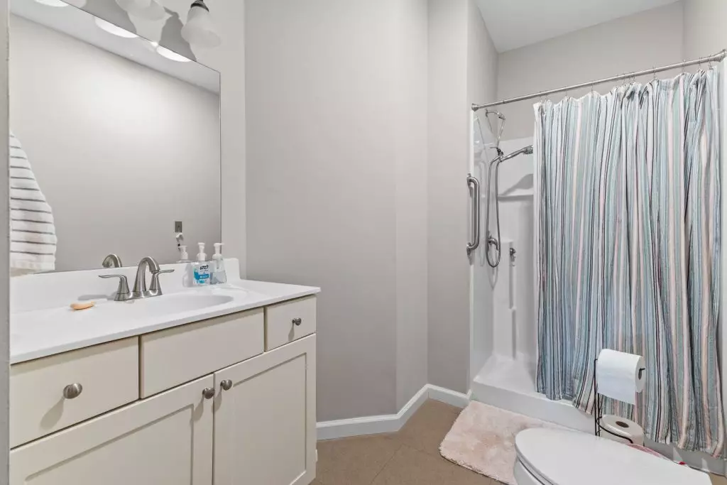 2 Bedroom Apartment in Essex | 55+ Community | On-Site Laundry