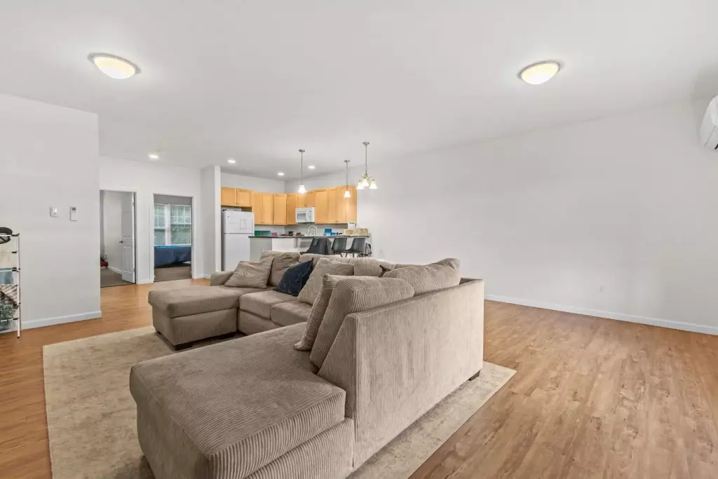 2 Bedroom Apartment in Essex | In-Unit Laundry