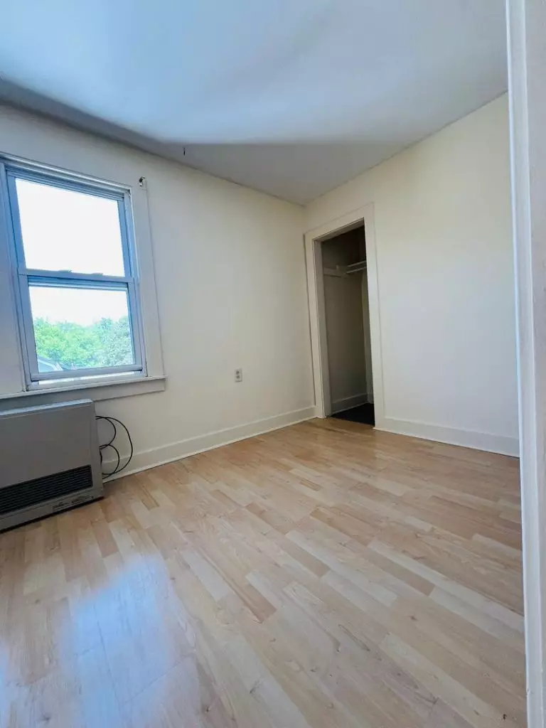 360-364 S Winooski Ave APT C – June 1st 2027