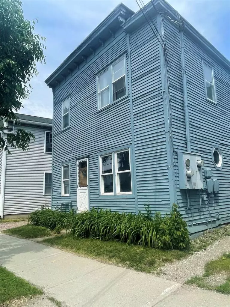 Newly Renovated 2 Bedroom Available! Available June 1st, 2027!
