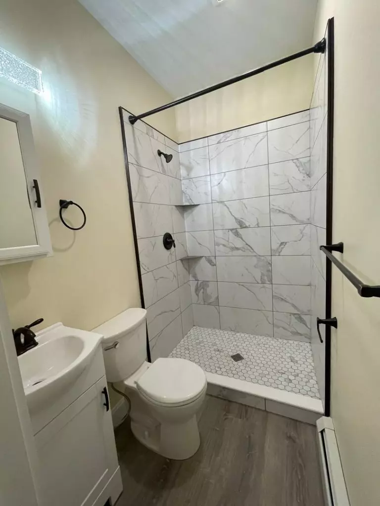 207 S Union St #3, Burlington, VT | Renovated 1 Bedroom Apartment Near UVM | June 2027