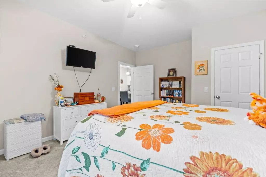 2 Bedroom Apartment in Essex | 55+ community | On-Site Laundry