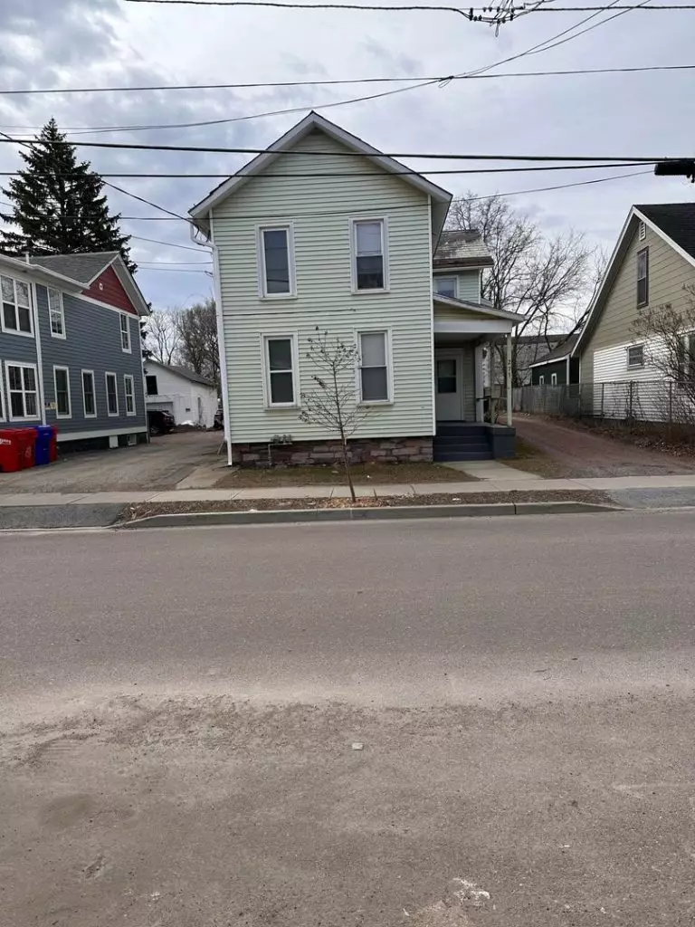 LARGE ONE BEDROOM AVAILABLE – JUNE 1ST, 2027