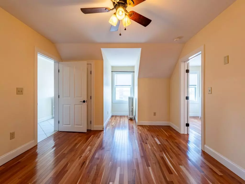 100 North Winooski Ave D8, Burlington, VT | Large 1 Bedroom Apartment | Old North End | Parking & Gas Included | November 2026