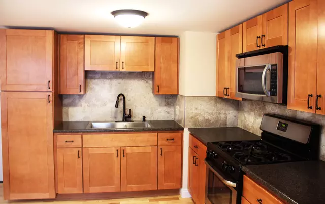 22 Cedar St, Burlington, VT | Renovated 2 Bedroom House Near UVM & Downtown | June 2027