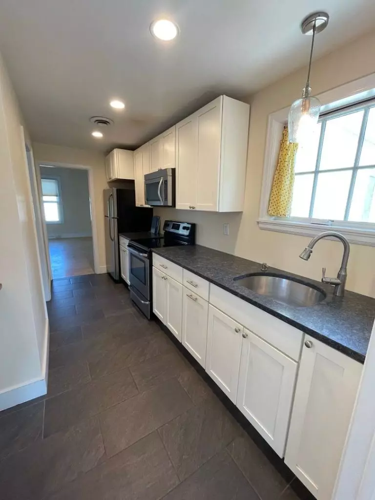 One Bedroom in Downtown Burlington | Private Garage Space