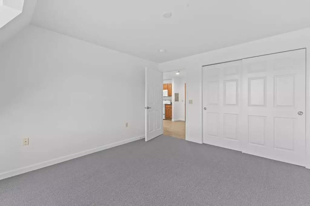 Available November 1st – 1 Bedroom 55+ Independent Senior Living Apartment in Williston, VT – Utilities Included