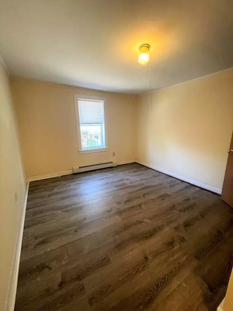 83 Sherman St #4, Burlington, VT | 2 Bedroom Apartment Near Downtown & UVM | June 2027