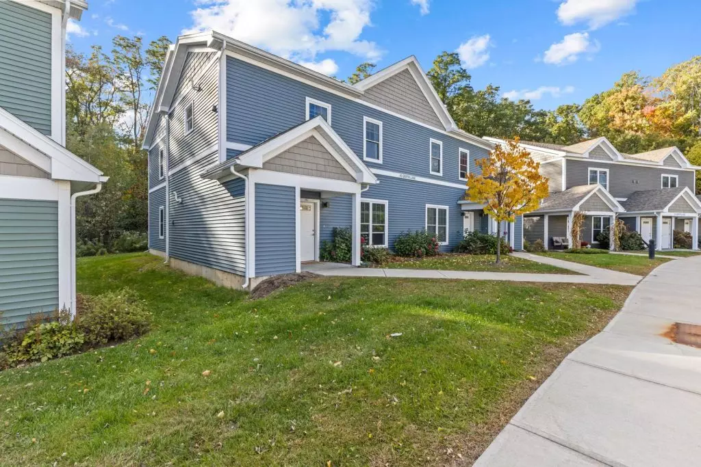 2 Bedroom Apartment in Essex | In-Unit Laundry