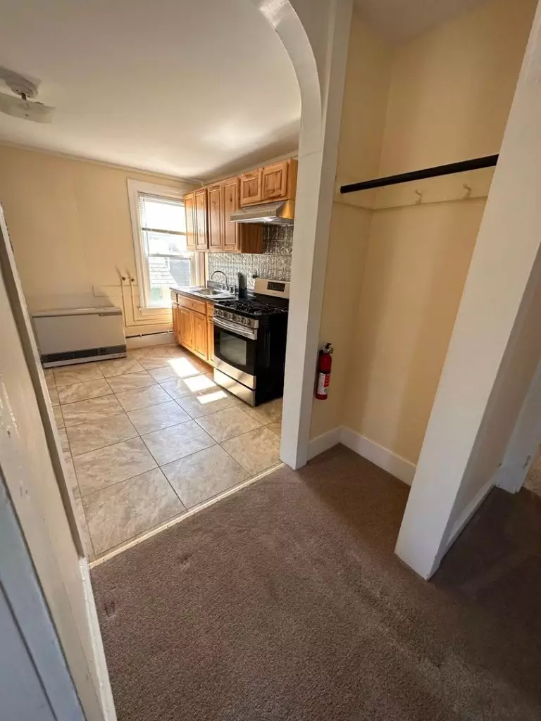 14 St Louis St Apt B, Burlington, VT | Updated 1 Bedroom Apartment in Old North End | June 2027