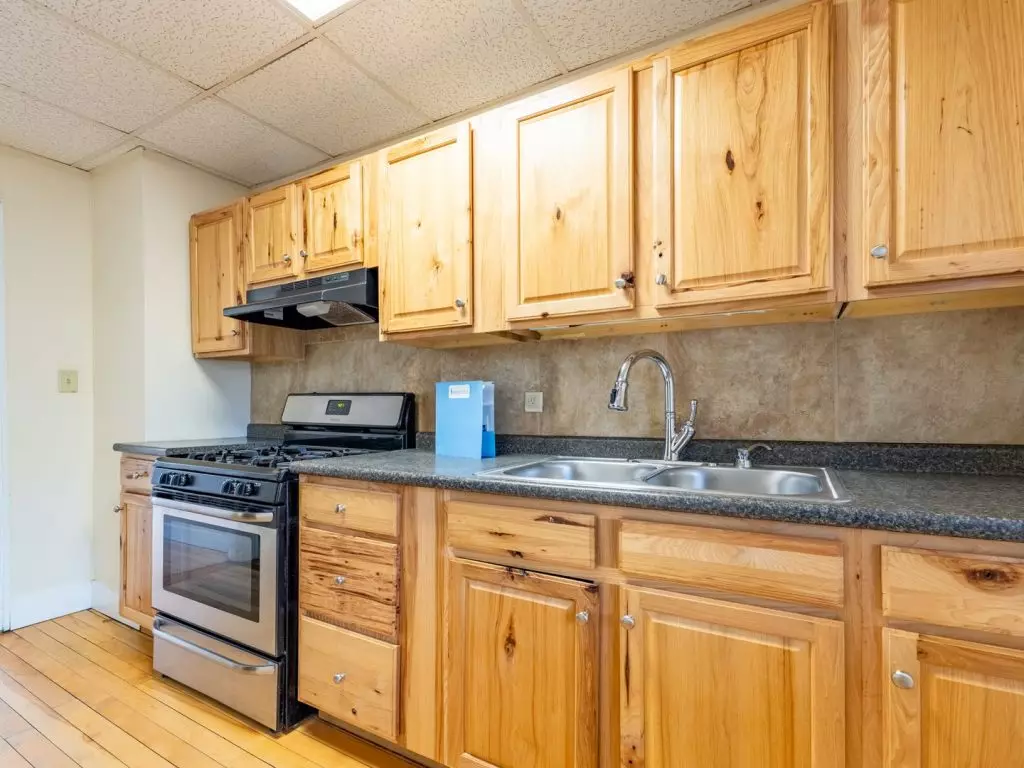 12 Grant St, Burlington, VT | Renovated 1 Bedroom Apartment Near UVM & Downtown | June 2027