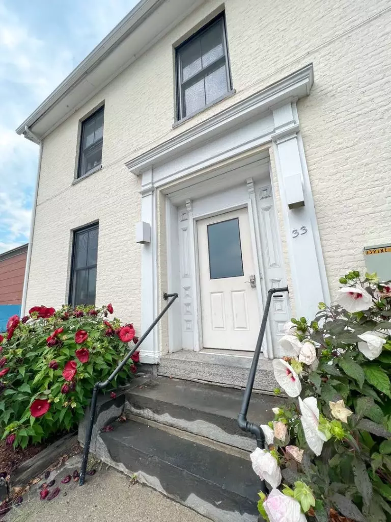 One Bedroom in Downtown Burlington | Private Garage Space