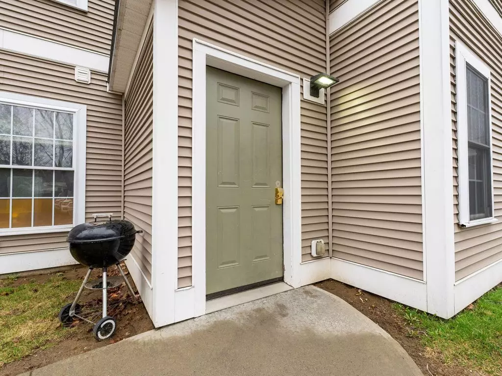 Two Bedroom Apartment Available in the New North End Available Starting June 1st!