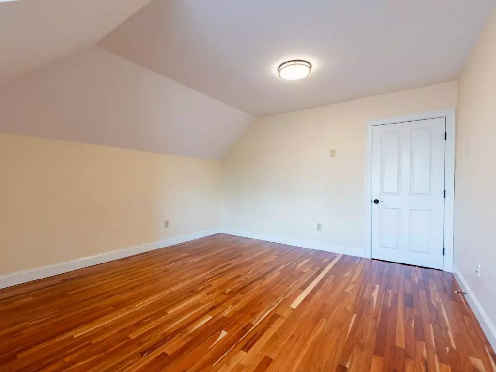 100 North Winooski Ave D8, Burlington, VT | Large 1 Bedroom Apartment | Old North End | Parking & Gas Included | November 2026