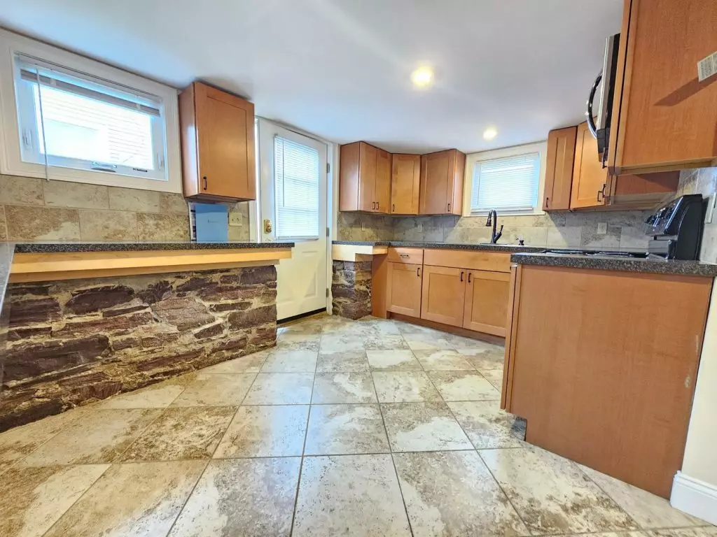 One Bedroom in South End | Modern Finishes