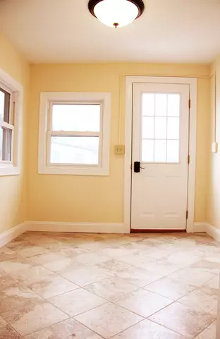 22 Cedar St, Burlington, VT | Renovated 2 Bedroom House Near UVM & Downtown | June 2027